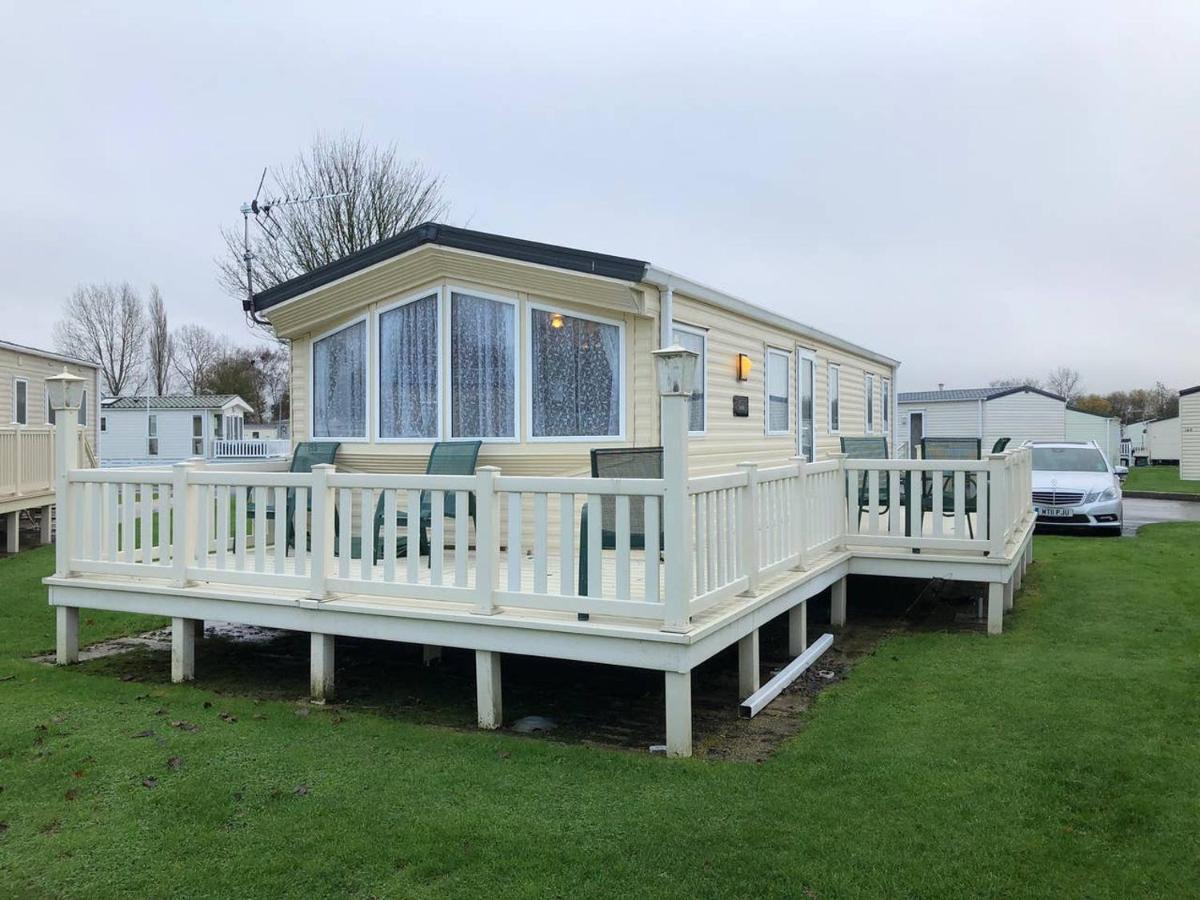 Caravan In The Cotswolds Villa ไซเร็นเซสเตอร์ ภายนอก รูปภาพ