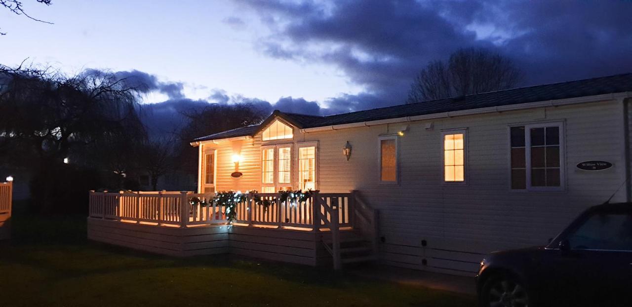 Caravan In The Cotswolds Villa ไซเร็นเซสเตอร์ ภายนอก รูปภาพ
