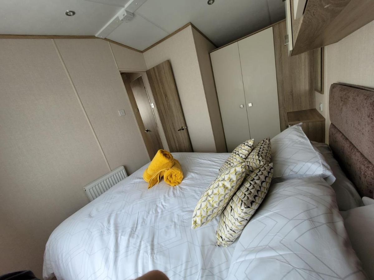 Caravan In The Cotswolds Villa ไซเร็นเซสเตอร์ ภายนอก รูปภาพ