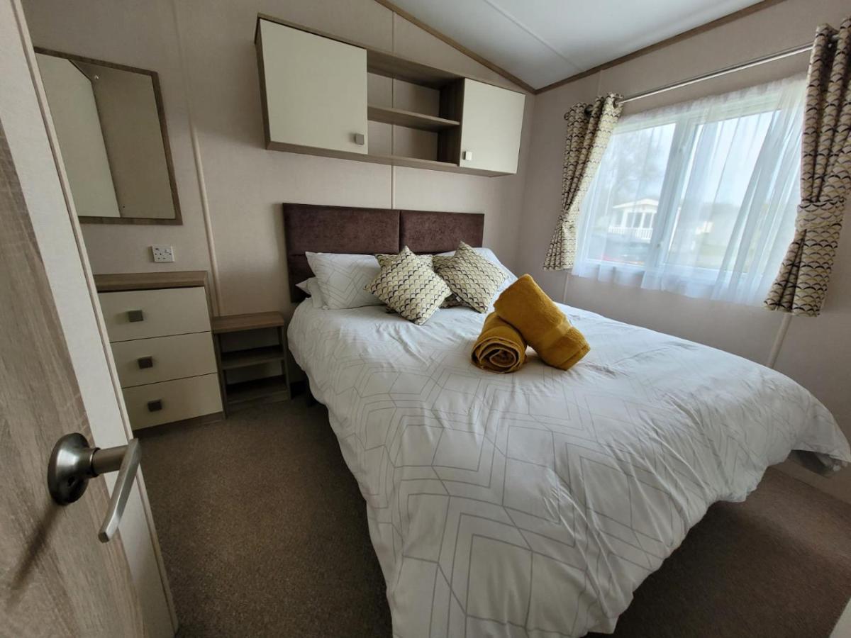 Caravan In The Cotswolds Villa ไซเร็นเซสเตอร์ ภายนอก รูปภาพ