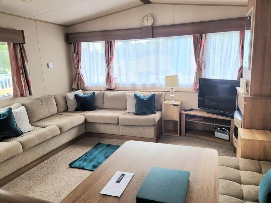 Caravan In The Cotswolds Villa ไซเร็นเซสเตอร์ ภายนอก รูปภาพ