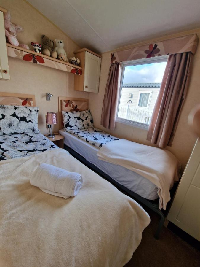 Caravan In The Cotswolds Villa ไซเร็นเซสเตอร์ ภายนอก รูปภาพ