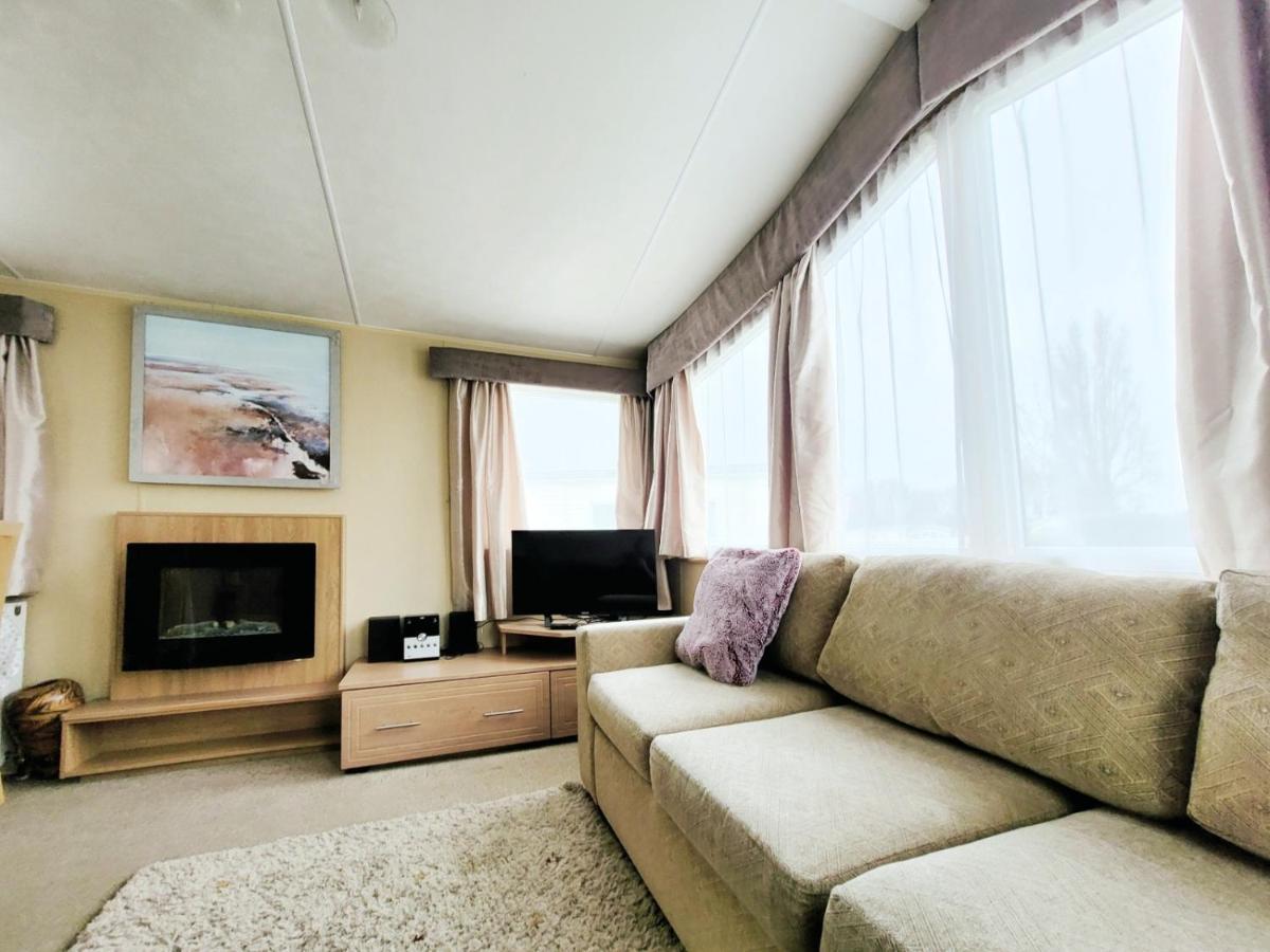 Caravan In The Cotswolds Villa ไซเร็นเซสเตอร์ ภายนอก รูปภาพ