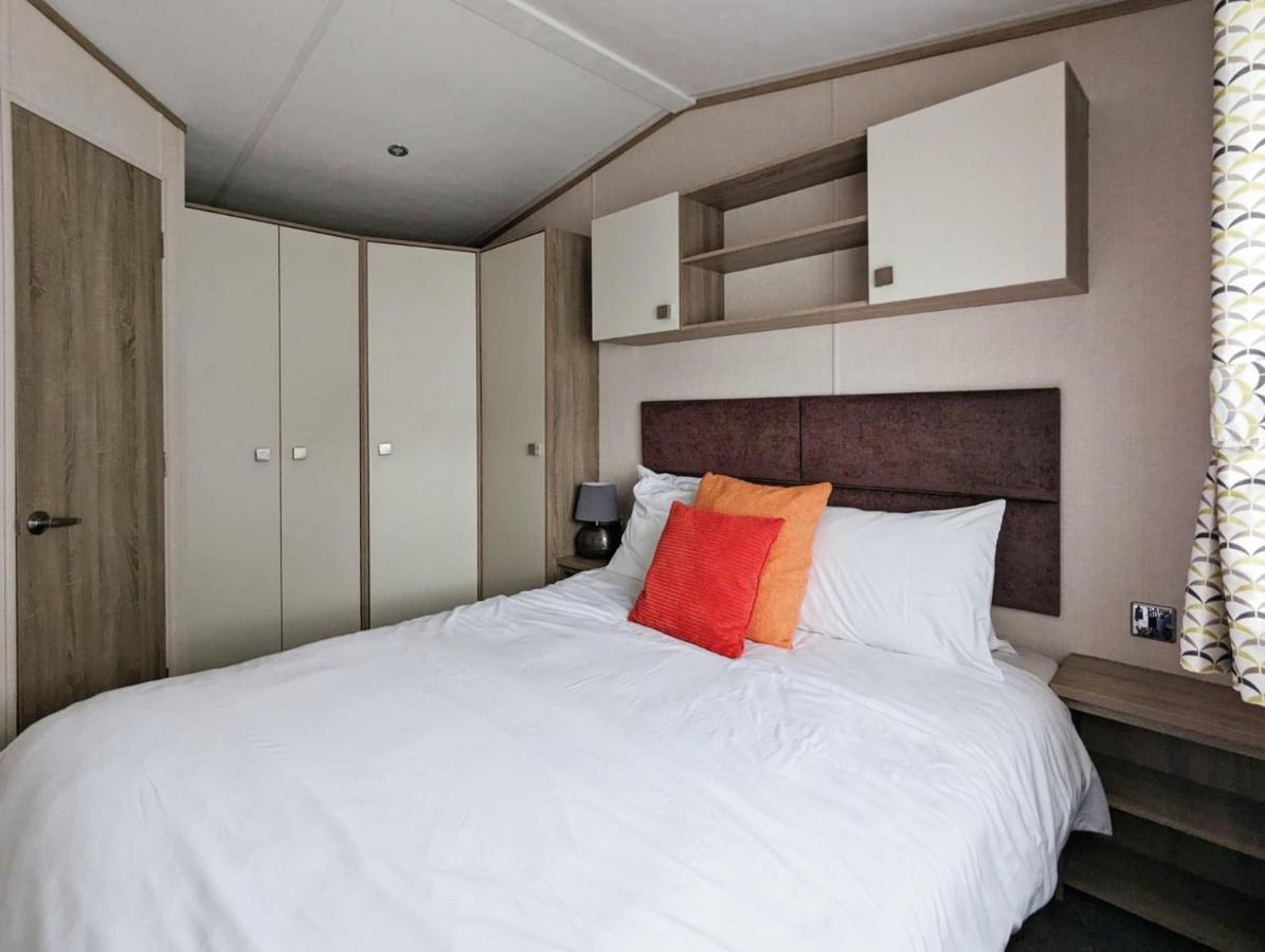 Caravan In The Cotswolds Villa ไซเร็นเซสเตอร์ ภายนอก รูปภาพ